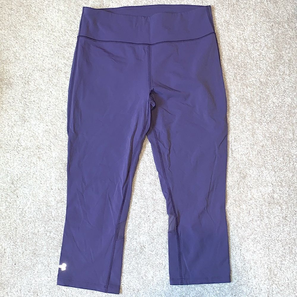 Under Armour size medium women's purple capri